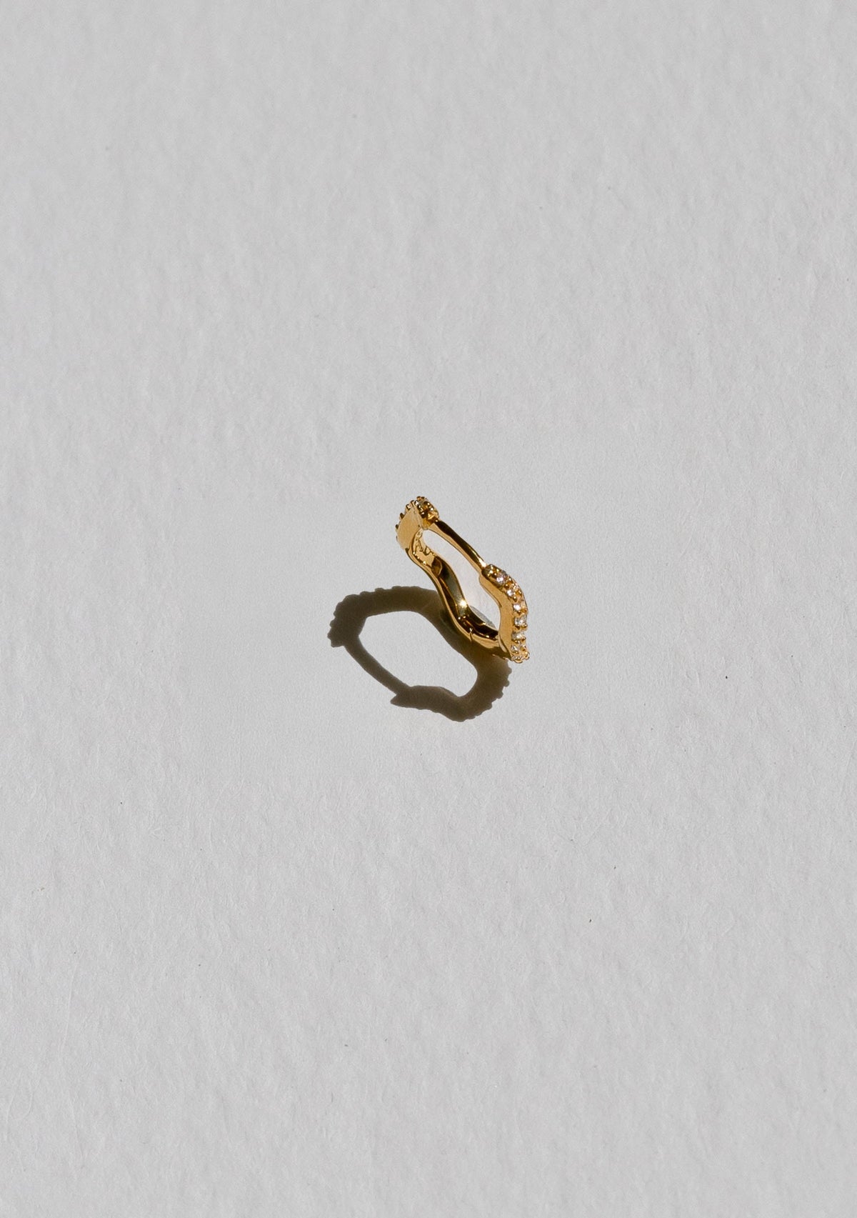 Luna Wave Huggie - Single - Gold