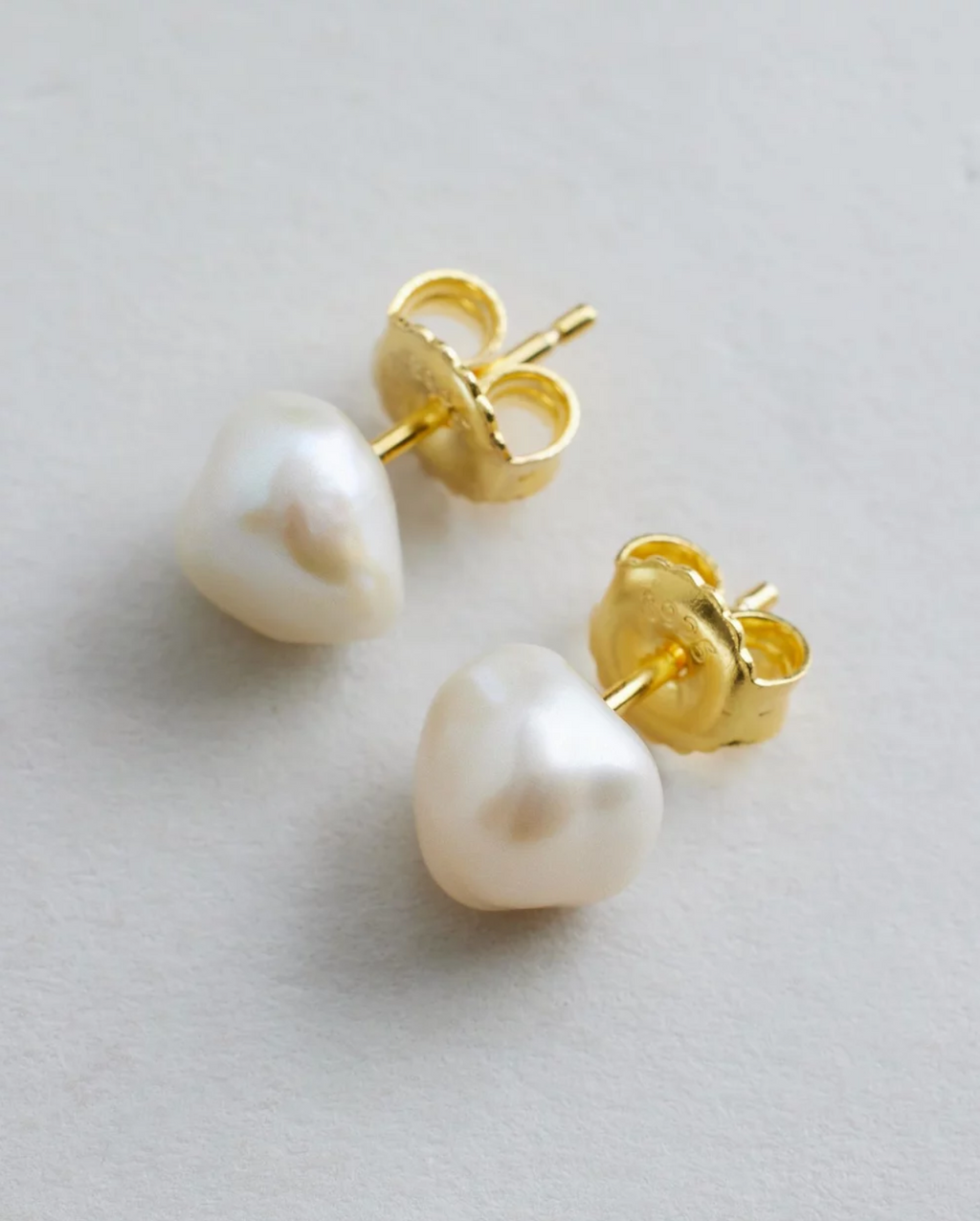 Mara Keshi Pearl Studs - Gold
