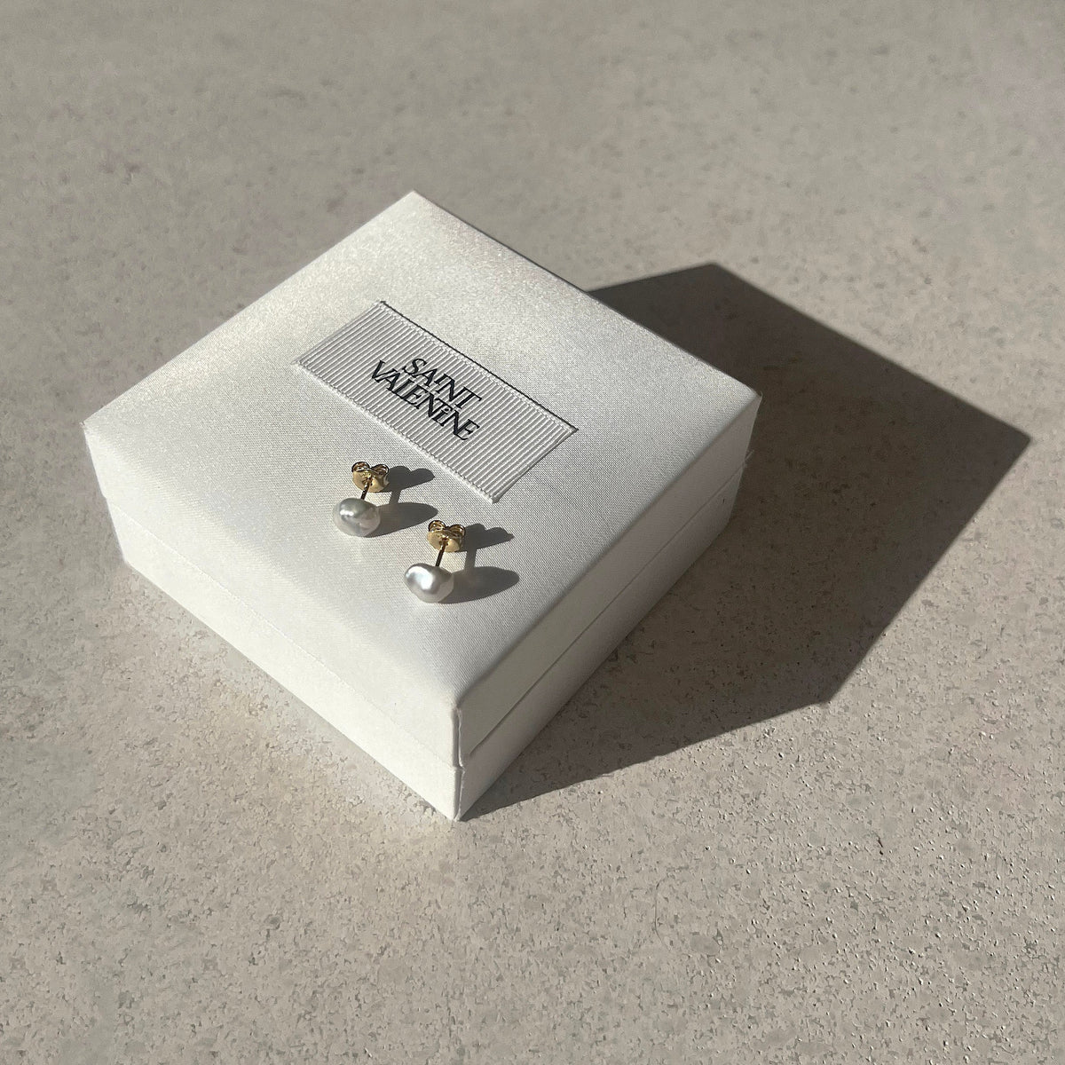 Mara Keshi Pearl Studs - Gold