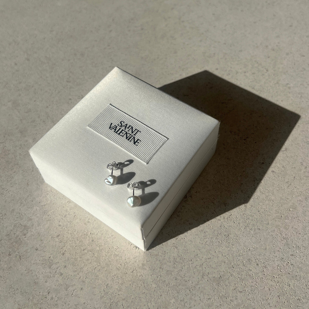 Mara Keshi Pearl Studs - Silver