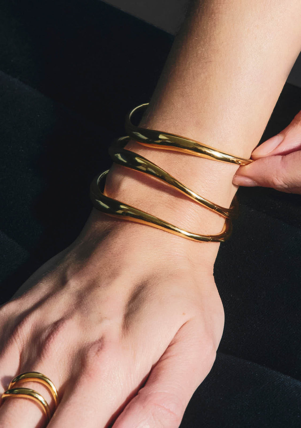 Verso Bangle - Gold