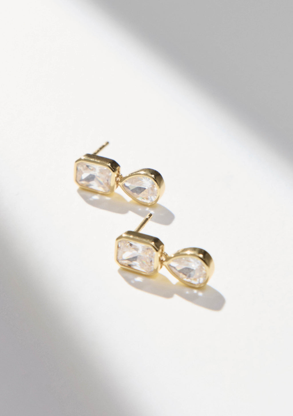 Lineaire Drop Earrings - Gold