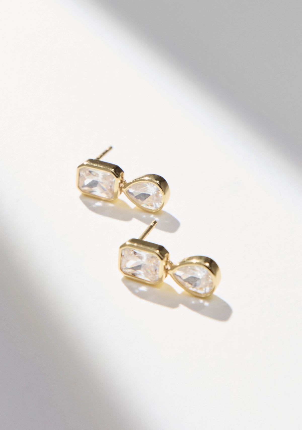 Lineaire Drop Earrings - Gold